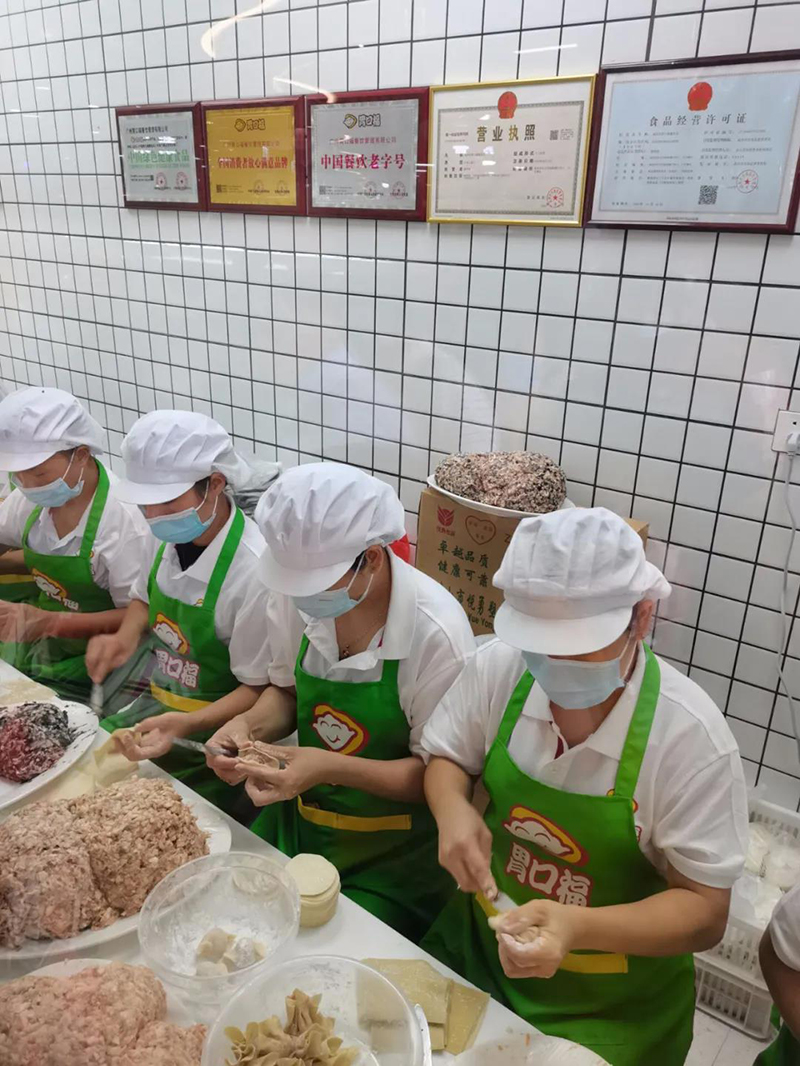 胃口福餃子云吞?hào)|方市場(chǎng)店開業(yè)，數(shù)百市民排隊(duì)嘗鮮