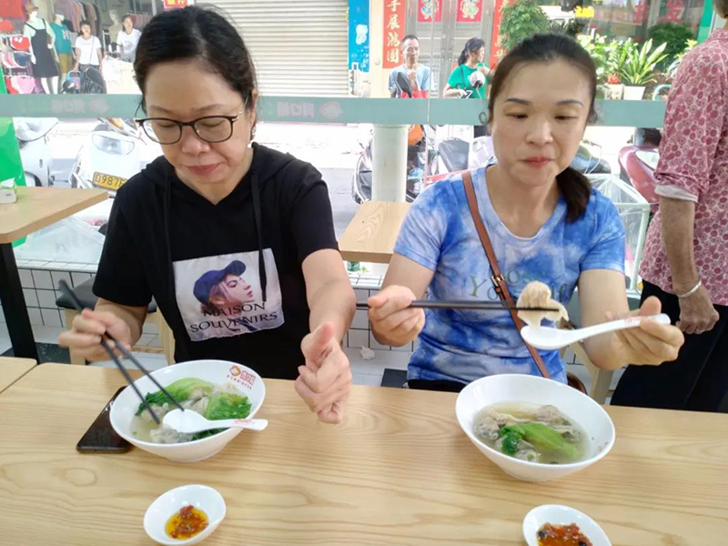胃口福餃子云吞?hào)|方市場(chǎng)店開業(yè)，數(shù)百市民排隊(duì)嘗鮮
