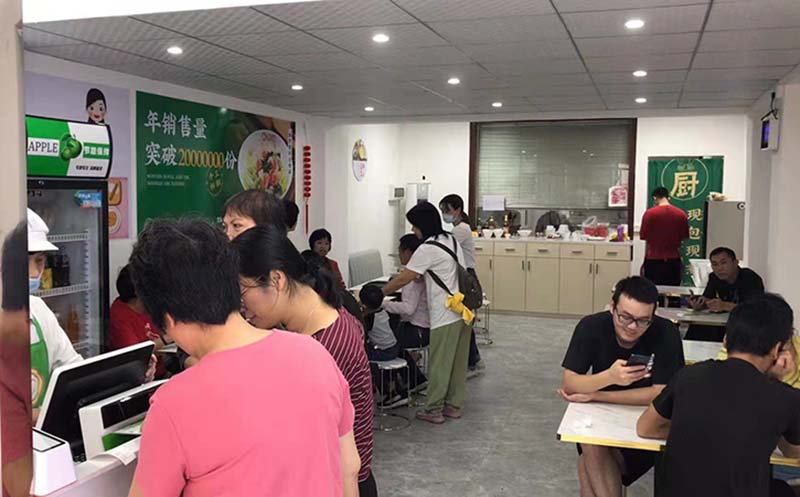 天氣冷了吃什么，來胃口福吃餃子，鮮香味十足，太好吃了